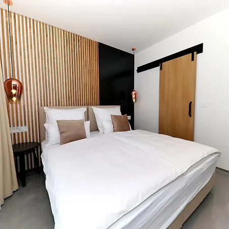 White Zadar345 * זאדאר