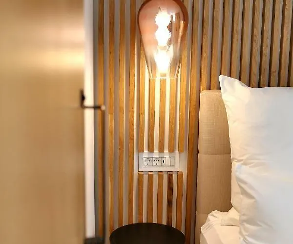 White Zadar345 ザダル